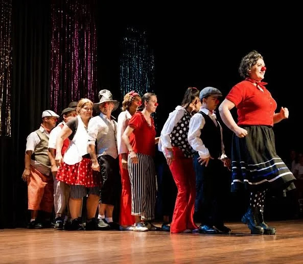 Grupo de teatro da APAE de Guaxupé leva espetáculo com mensagem de inclusão em São José da Barra