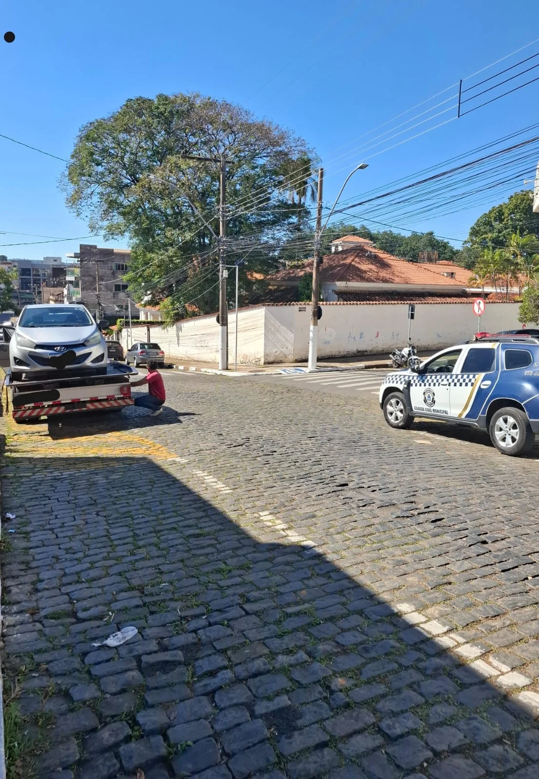 Veículo clonado com registro de furto é recuperado e motorista é preso em Guaxupé