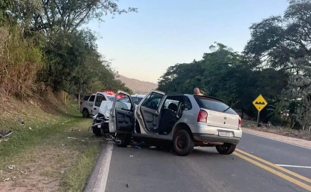 Tragédia na rodovia: colisão frontal entre Palio e Gol deixa motorista morto e mobiliza equipes de resgate na SP-350